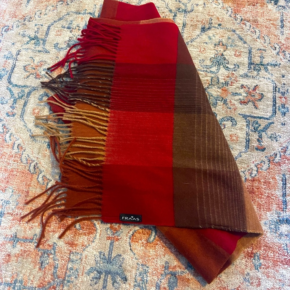 Fraas scarf with fringe